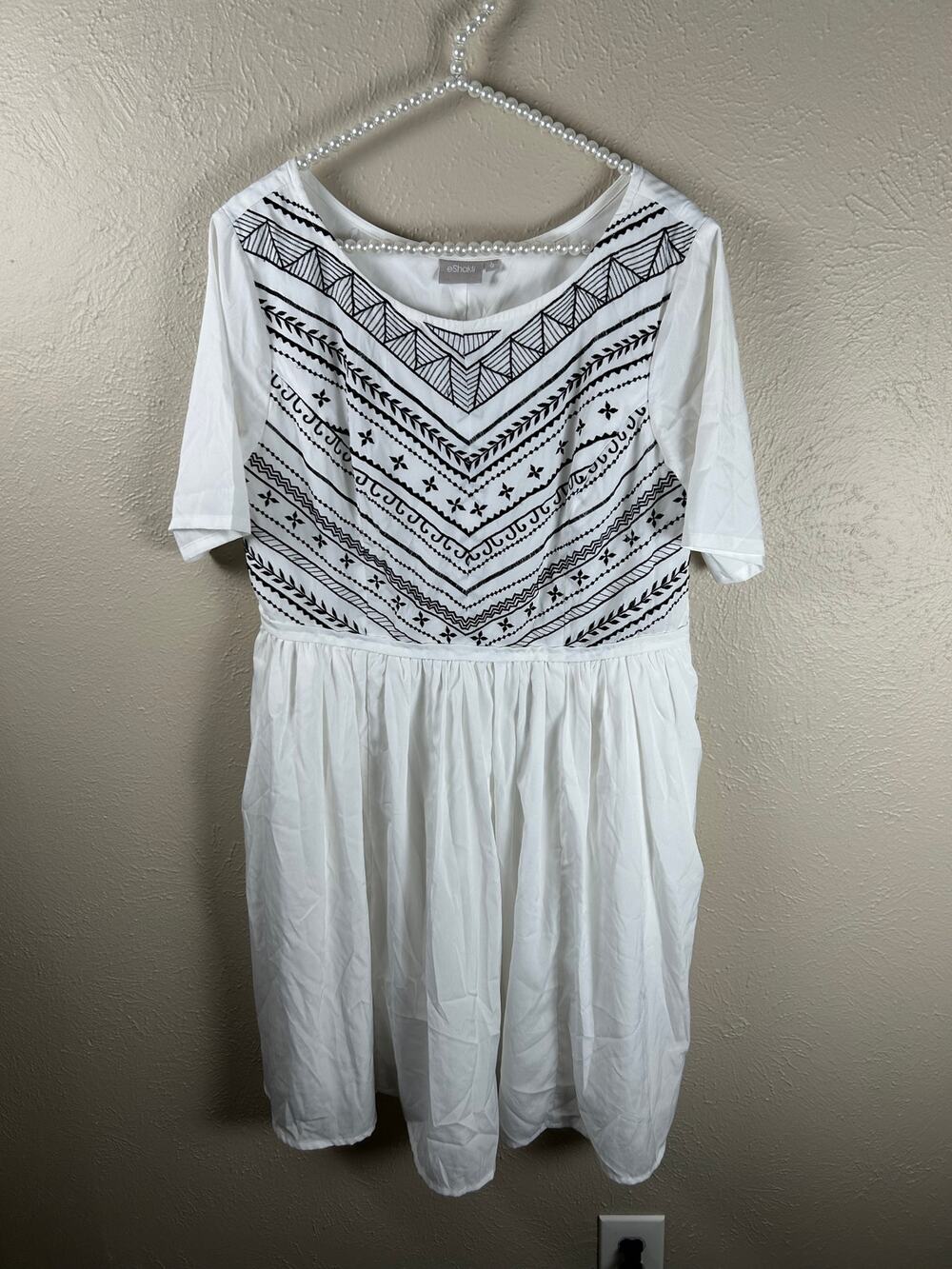 eShakti Dress Size Large White Boho Embroidered Short Sleeve Knee Length Summer